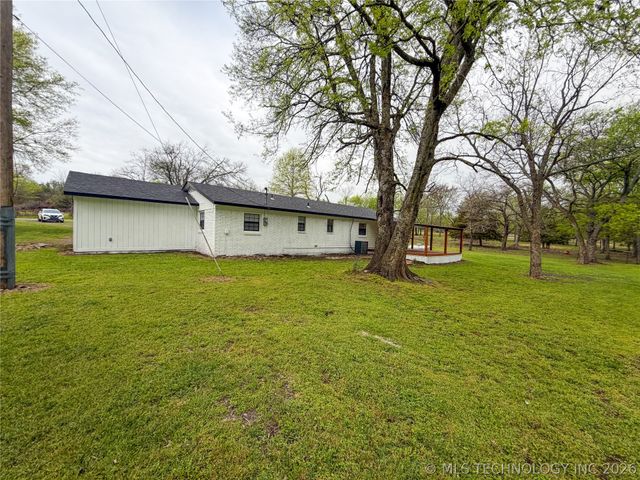 14221 N Grace Hudlen Road, Hulbert, OK 74441