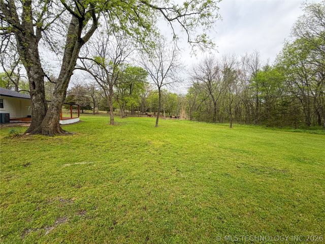 14221 N Grace Hudlen Road, Hulbert, OK 74441