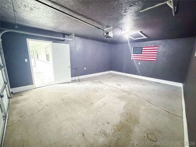 14221 N Grace Hudlen Road, Hulbert, OK 74441