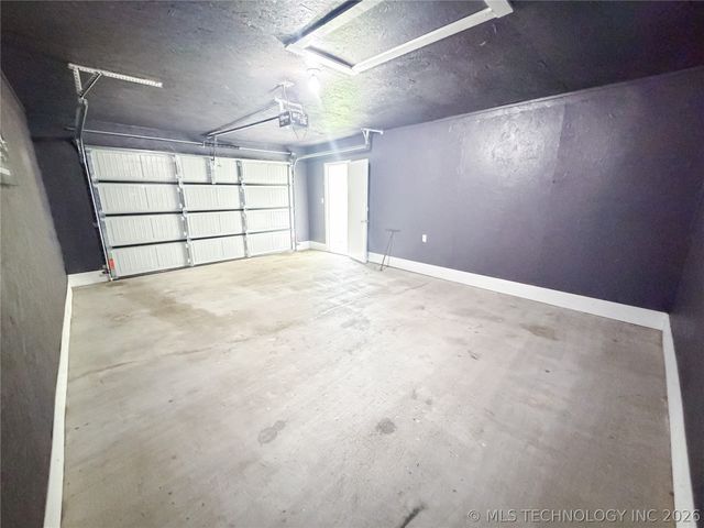 14221 N Grace Hudlen Road, Hulbert, OK 74441