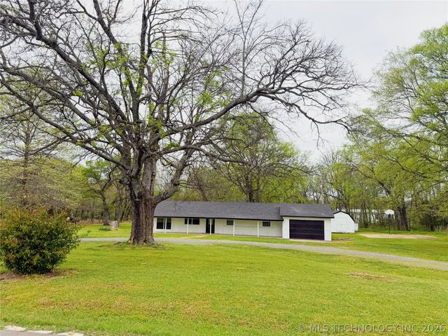 14221 N Grace Hudlen Road, Hulbert, OK 74441