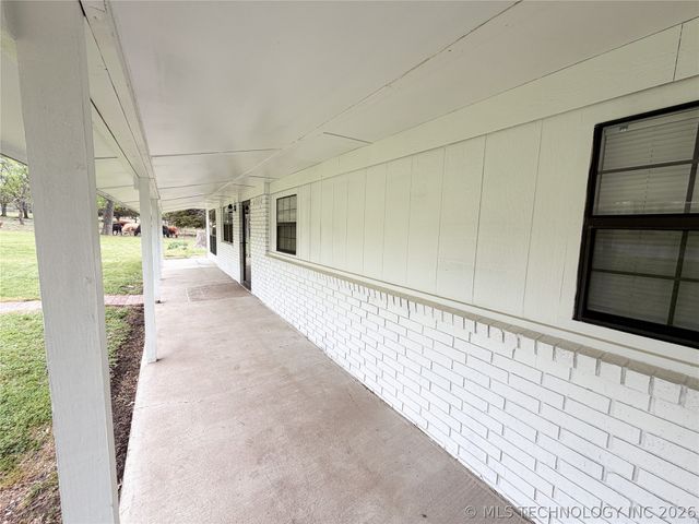 14221 N Grace Hudlen Road, Hulbert, OK 74441