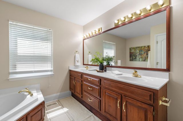 8602 Boulder View Drive, Soddy Daisy, TN 37379