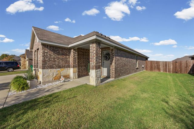 414 War Emblem Lane, Waxahachie, TX 75165