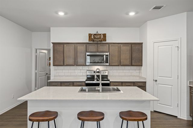 414 War Emblem Lane, Waxahachie, TX 75165