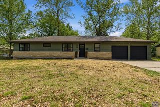 927 W 20th Ter, Lawrence, KS 66046
