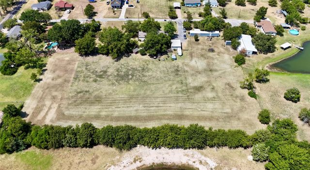 610 N 9th Street, Gunter, TX 75058