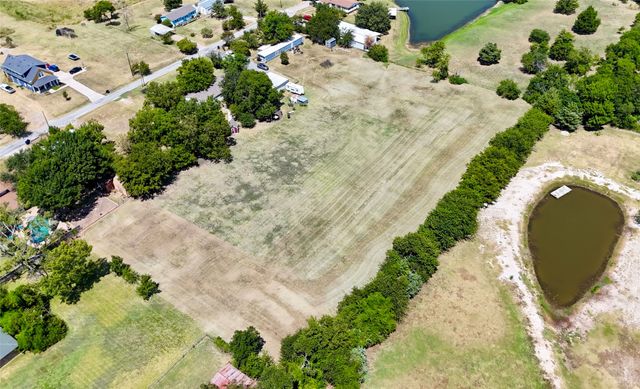 610 N 9th Street, Gunter, TX 75058