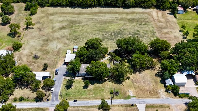 610 N 9th Street, Gunter, TX 75058