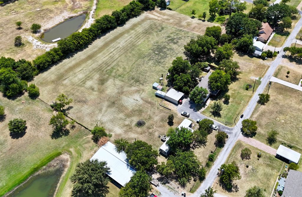 610 N 9th Street, Gunter, TX 75058