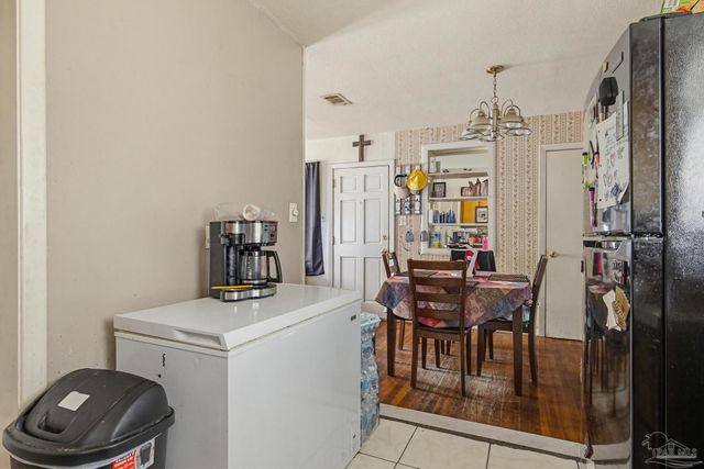 908 Blue Springs Dr, Pensacola, FL 32505