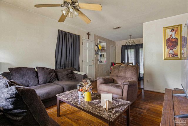 908 Blue Springs Dr, Pensacola, FL 32505
