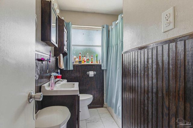 908 Blue Springs Dr, Pensacola, FL 32505