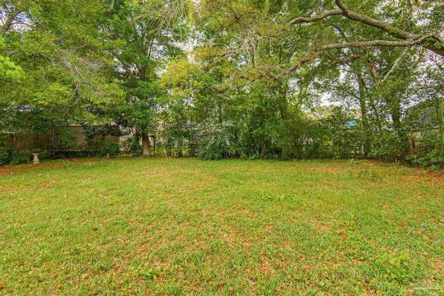 908 Blue Springs Dr, Pensacola, FL 32505