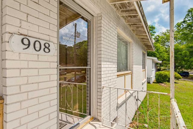 908 Blue Springs Dr, Pensacola, FL 32505