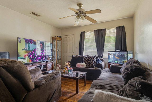 908 Blue Springs Dr, Pensacola, FL 32505