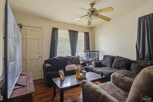 908 Blue Springs Dr, Pensacola, FL 32505