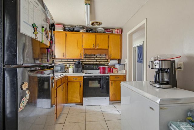 908 Blue Springs Dr, Pensacola, FL 32505