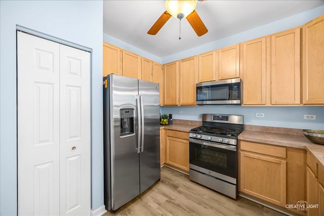 281 Springbrook Trail S, Oswego, IL 60543