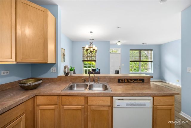 281 Springbrook Trail S, Oswego, IL 60543