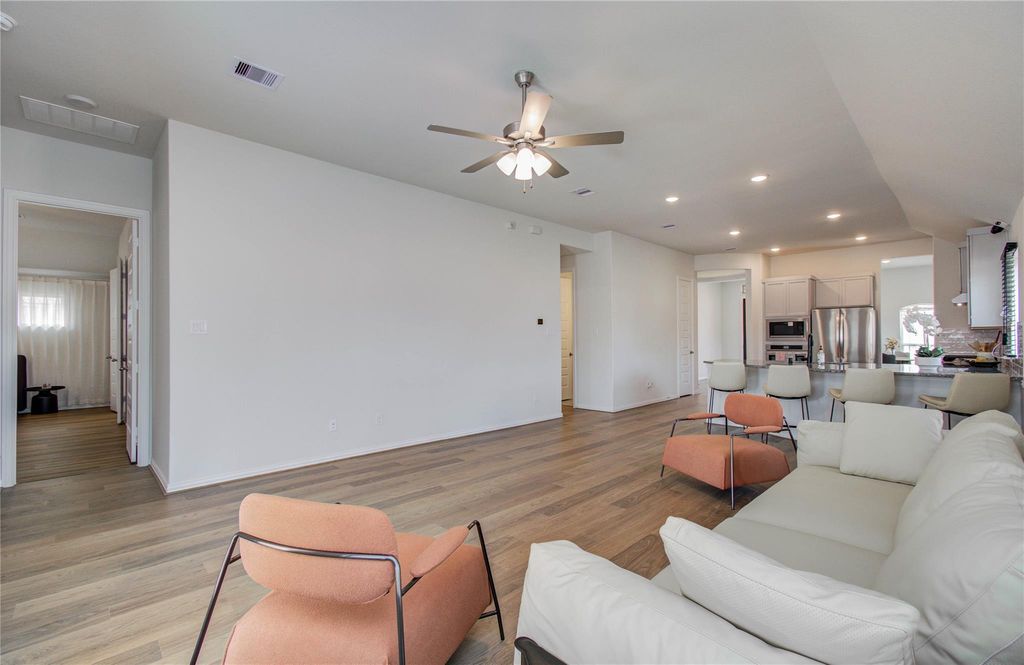 Image 5 of property listing at 27519 Paddle Grove Drive, Katy, TX 77493