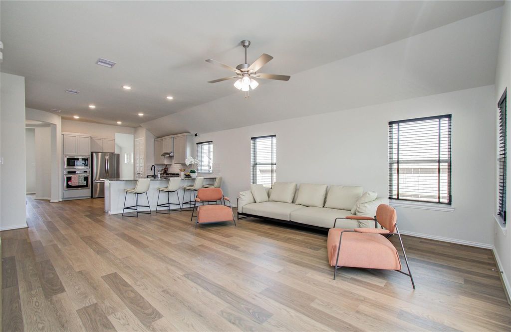 Image 6 of property listing at 27519 Paddle Grove Drive, Katy, TX 77493