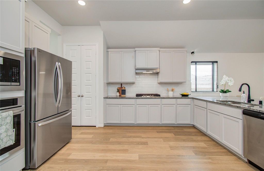 Image 7 of property listing at 27519 Paddle Grove Drive, Katy, TX 77493