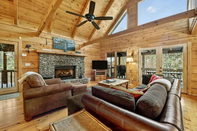 100 Arrow Way, Mineral Bluff, GA 30559