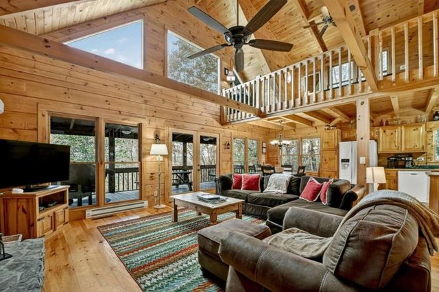 100 Arrow Way, Mineral Bluff, GA 30559