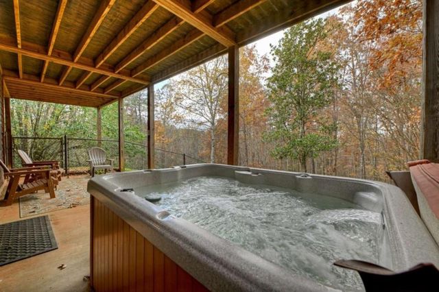 100 Arrow Way, Mineral Bluff, GA 30559