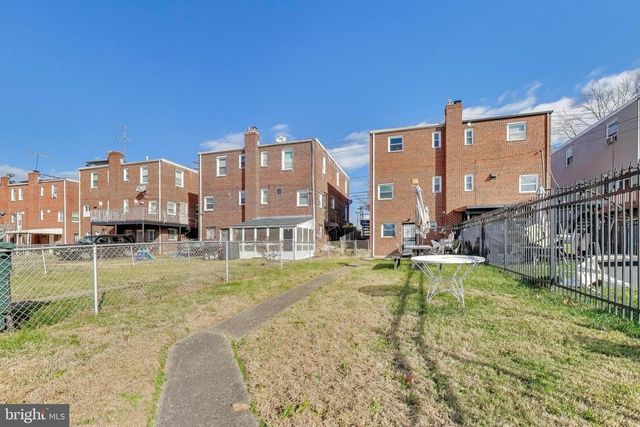 5864 EASTERN AVE NE, Washington, DC 20011