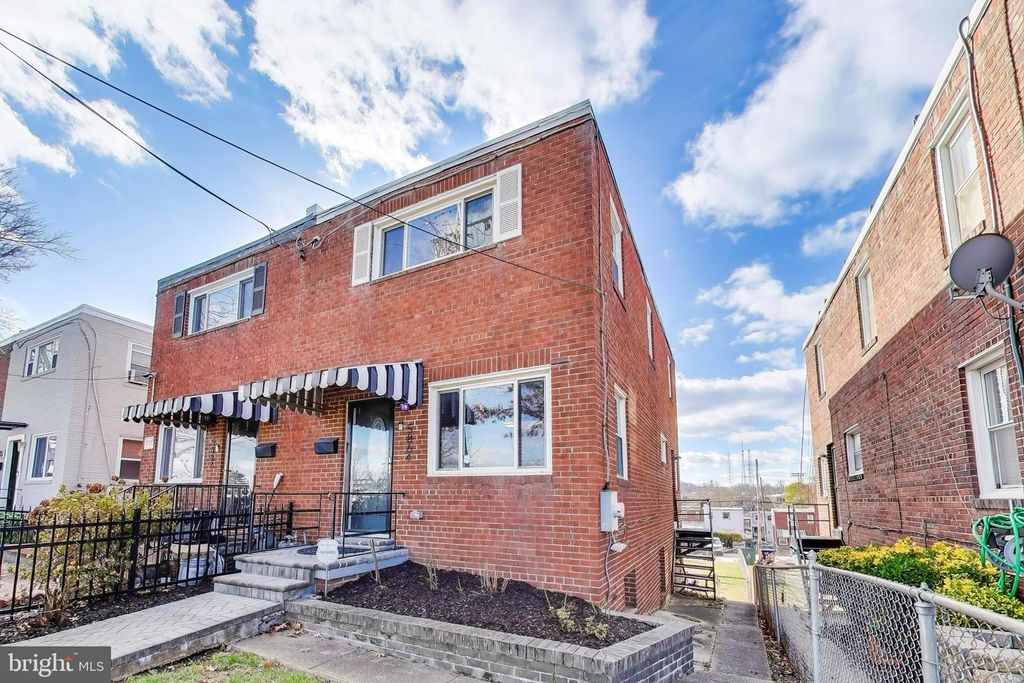 5864 EASTERN AVE NE, Washington, DC 20011