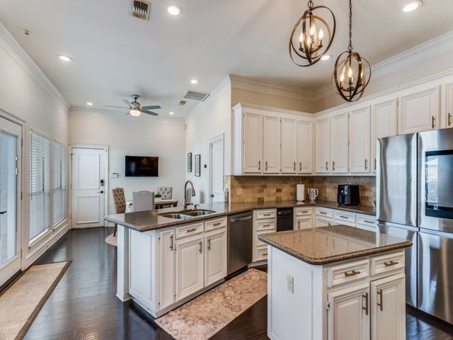 2821 Shadow Drive W, Arlington, TX 76006