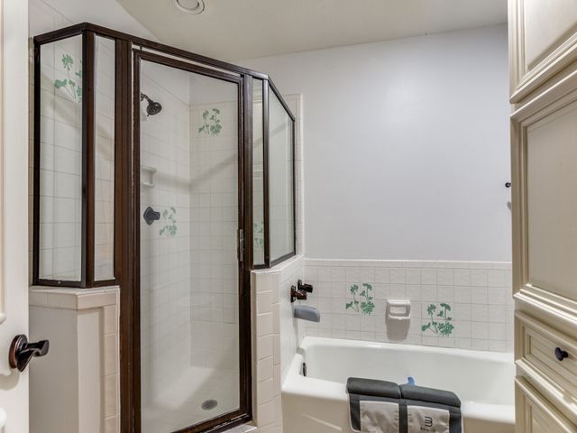 2821 Shadow Drive W, Arlington, TX 76006