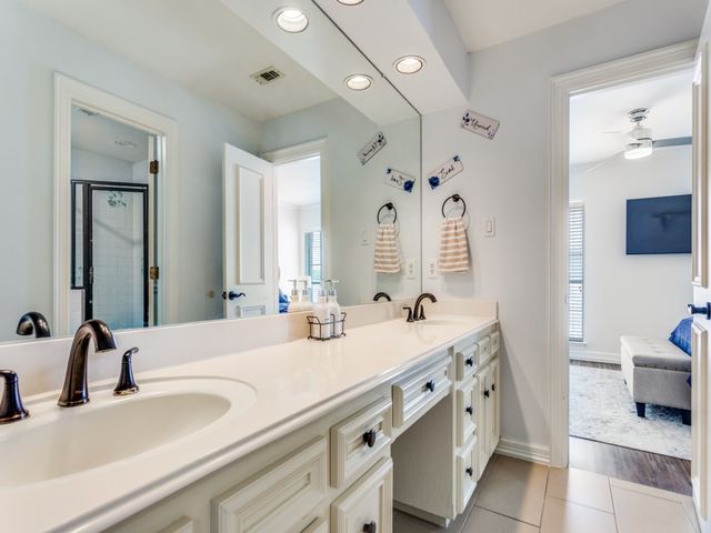 2821 Shadow Drive W, Arlington, TX 76006