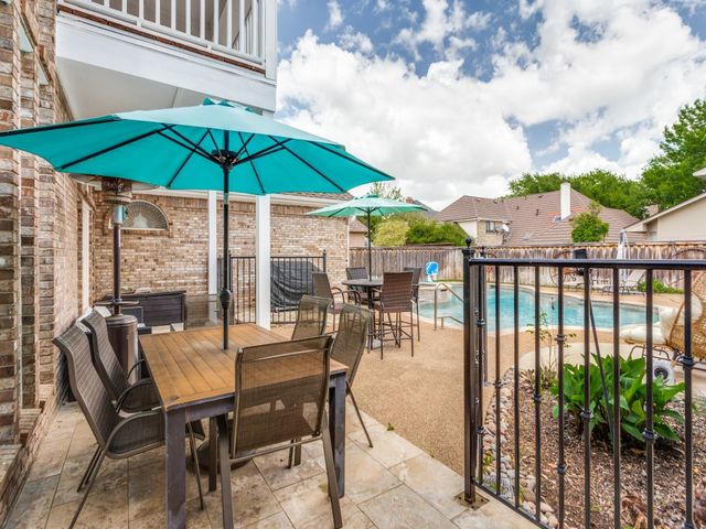 2821 Shadow Drive W, Arlington, TX 76006