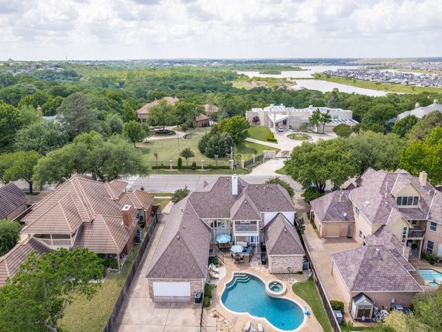 2821 Shadow Drive W, Arlington, TX 76006