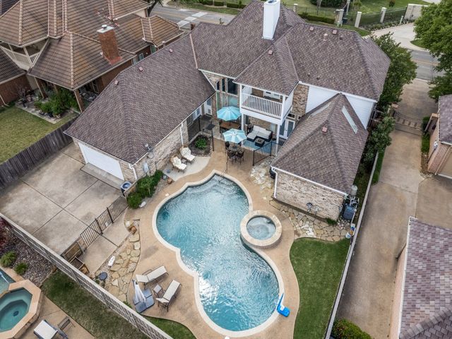 2821 Shadow Drive W, Arlington, TX 76006