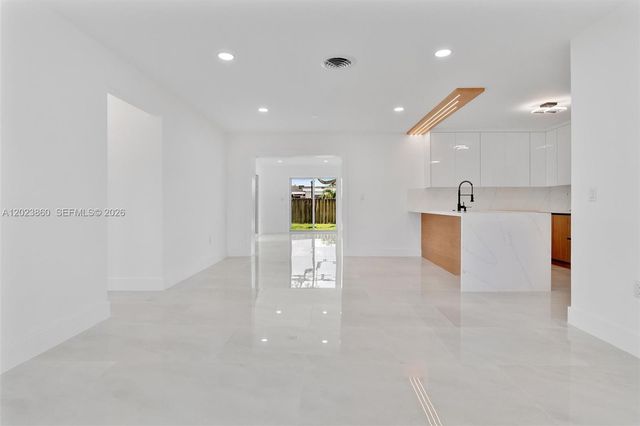 7860 NW 12th St, Pembroke Pines, FL 33024