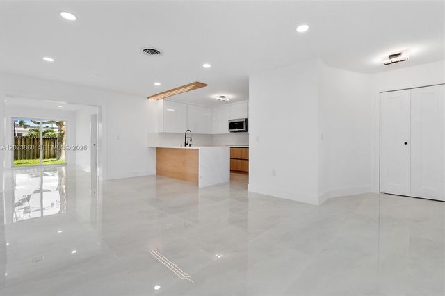 7860 NW 12th St, Pembroke Pines, FL 33024