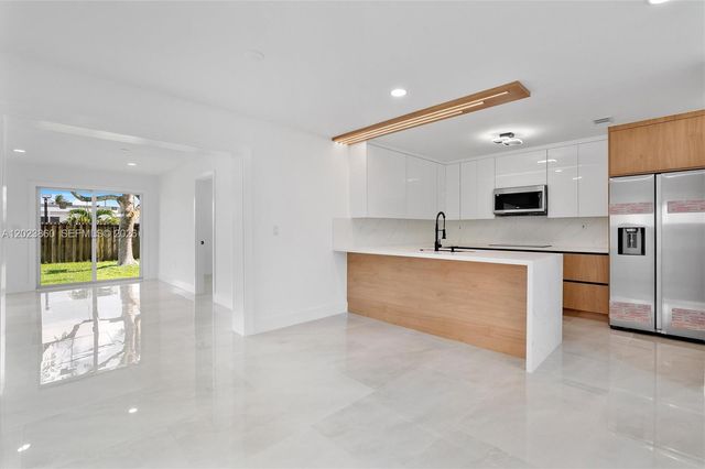 7860 NW 12th St, Pembroke Pines, FL 33024