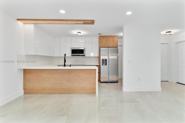 7860 NW 12th St, Pembroke Pines, FL 33024