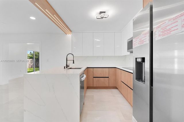 7860 NW 12th St, Pembroke Pines, FL 33024