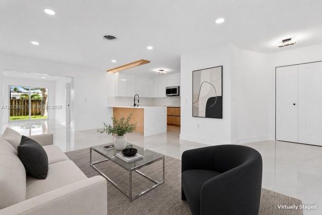 7860 NW 12th St, Pembroke Pines, FL 33024