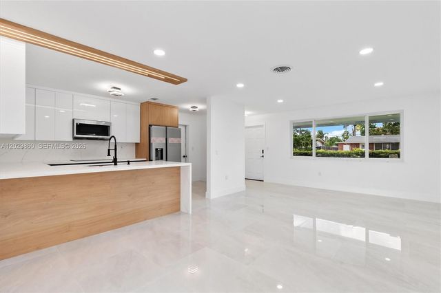 7860 NW 12th St, Pembroke Pines, FL 33024