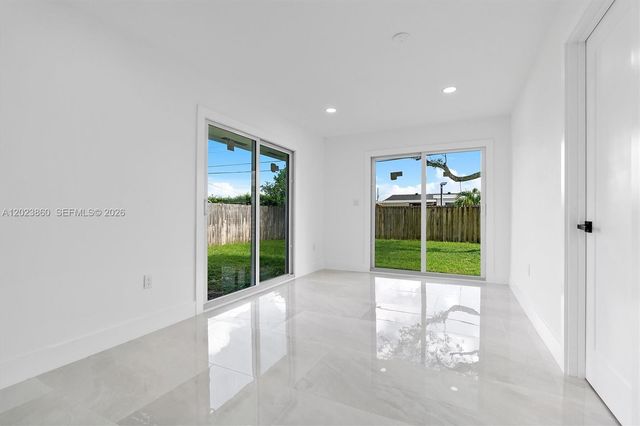 7860 NW 12th St, Pembroke Pines, FL 33024