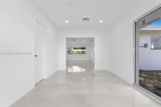 7860 NW 12th St, Pembroke Pines, FL 33024
