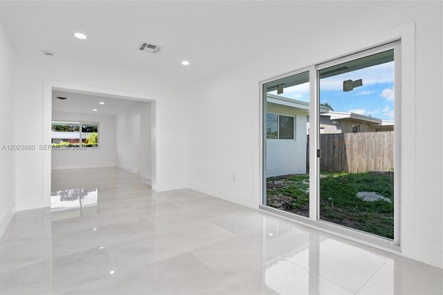 7860 NW 12th St, Pembroke Pines, FL 33024