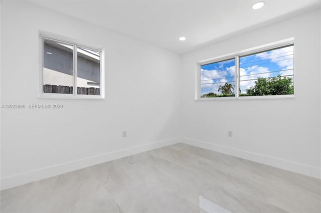 7860 NW 12th St, Pembroke Pines, FL 33024