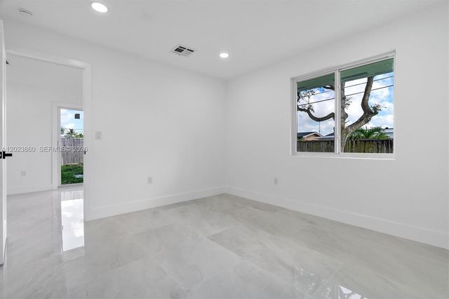 7860 NW 12th St, Pembroke Pines, FL 33024